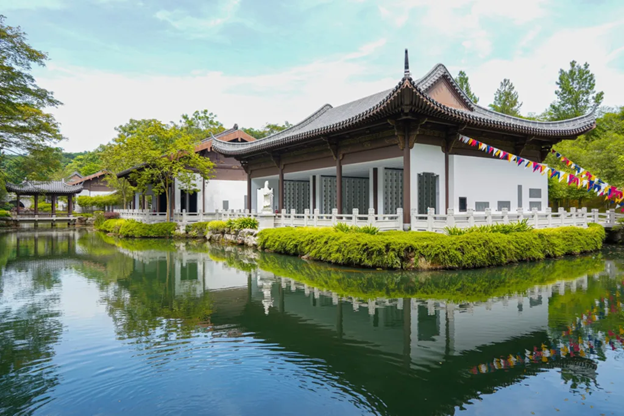 Nirvana Asia Memorial Park / 富贵山庄中式骨灰阁外貌 / 园林风水建筑设计 / 马来西亚五星级墓地环境